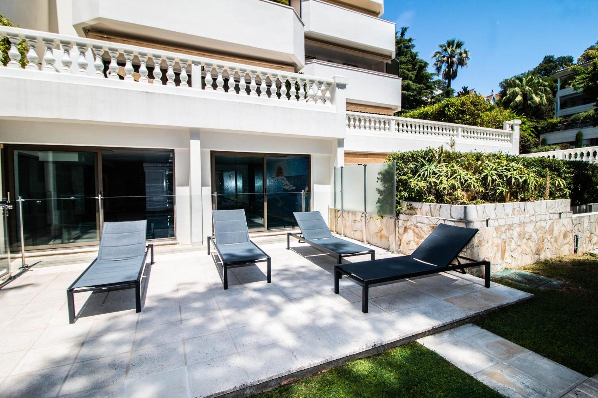Calme Absolu, Elegant Et Arbore Avec Piscine * Cannes