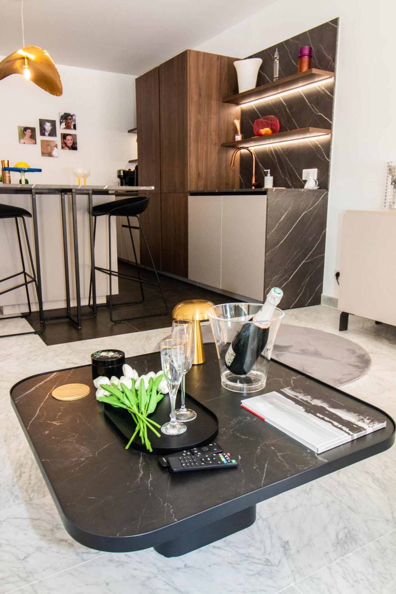 Calme Absolu, Elegant Et Arbore Avec Piscine Appartement Cannes
