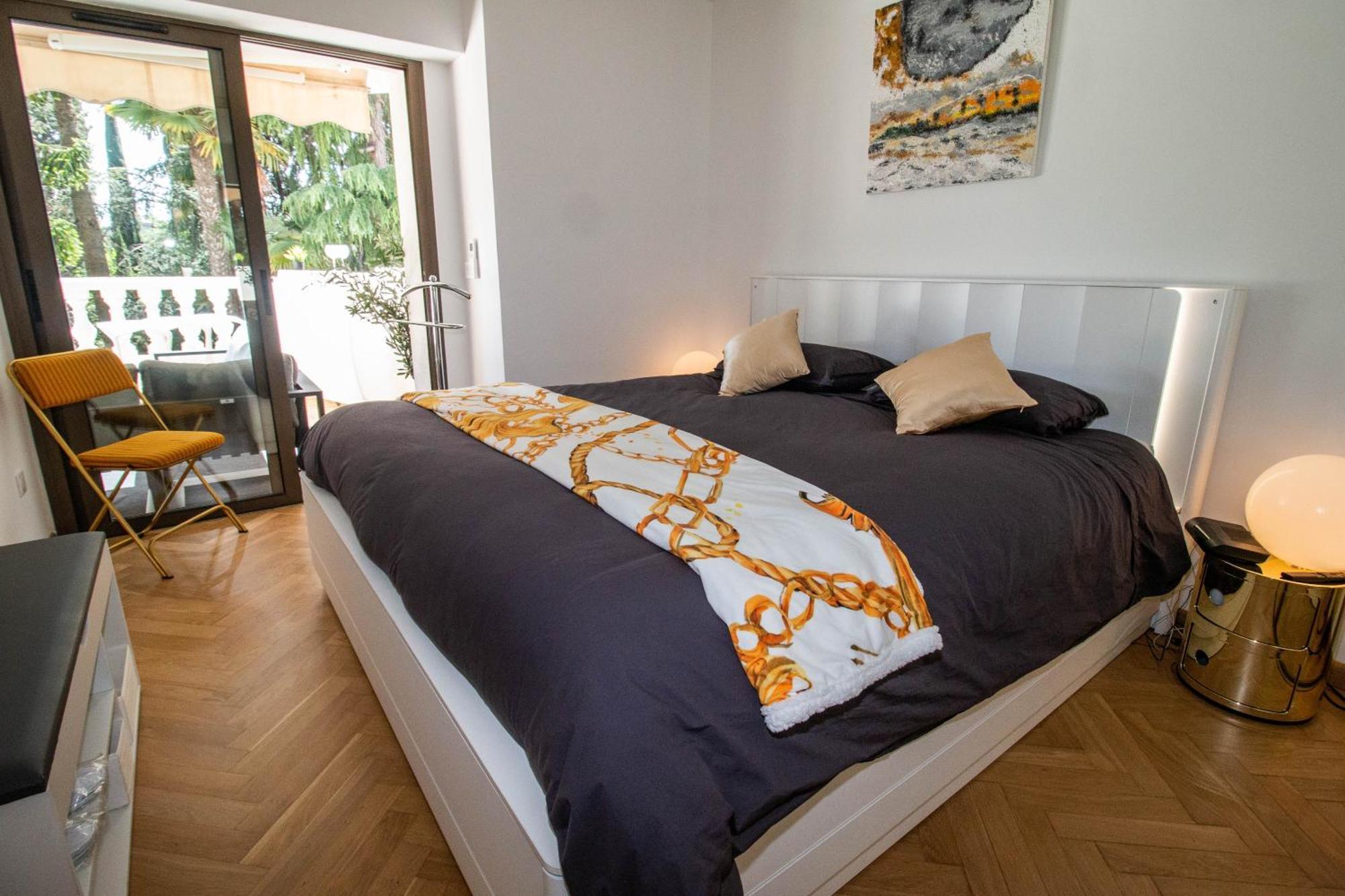 Appartement Calme Absolu, Elegant Et Arbore Avec Piscine Cannes