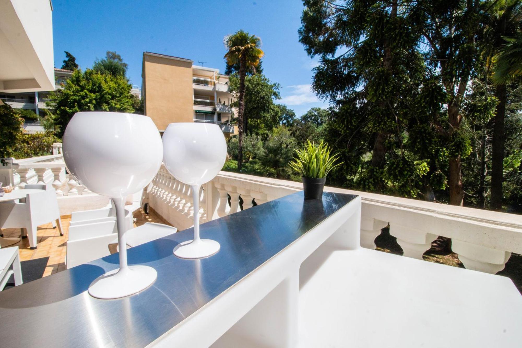 Calme Absolu, Elegant Et Arbore Avec Piscine Cannes
