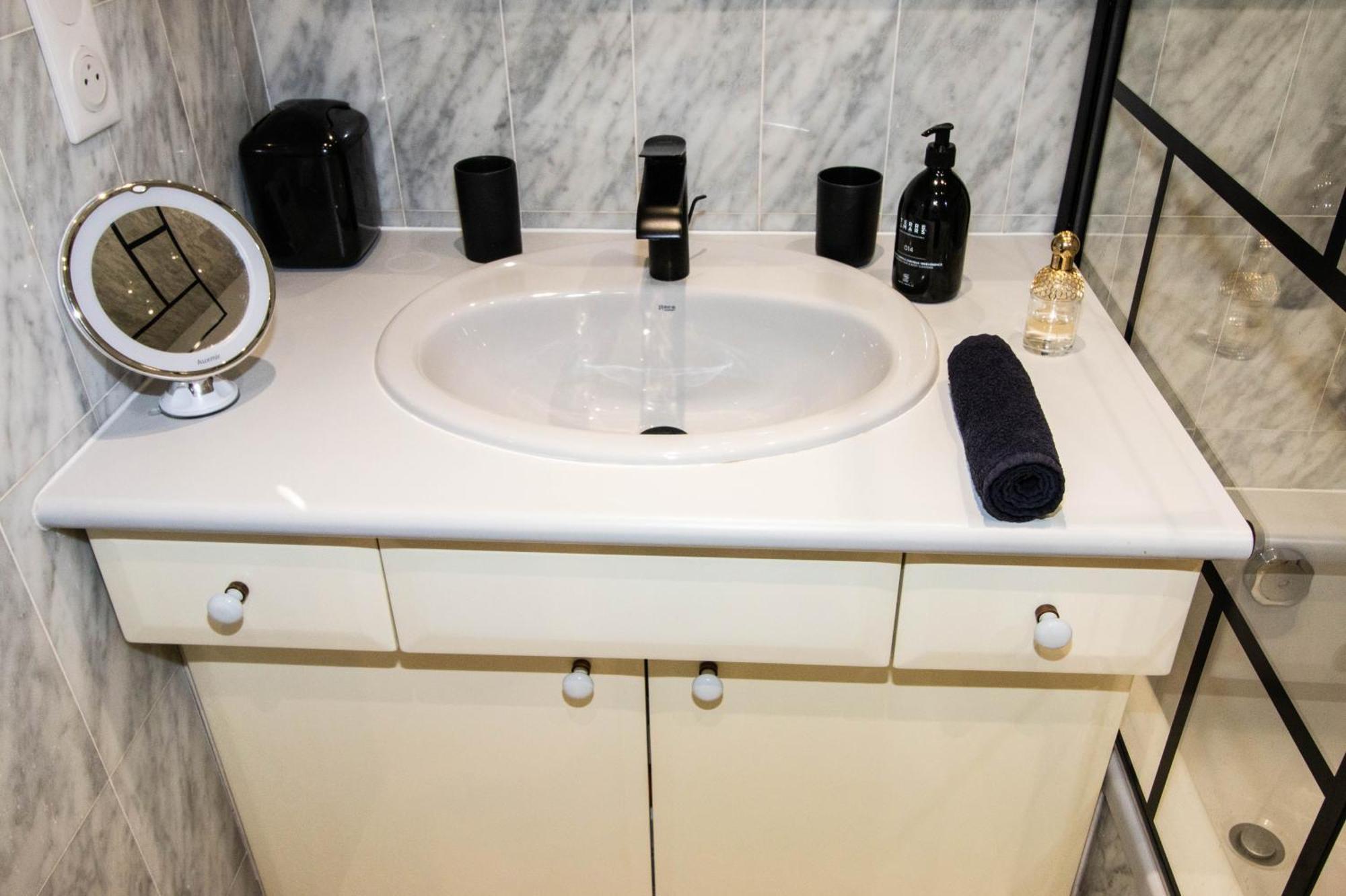 Appartement Calme Absolu, Elegant Et Arbore Avec Piscine Cannes