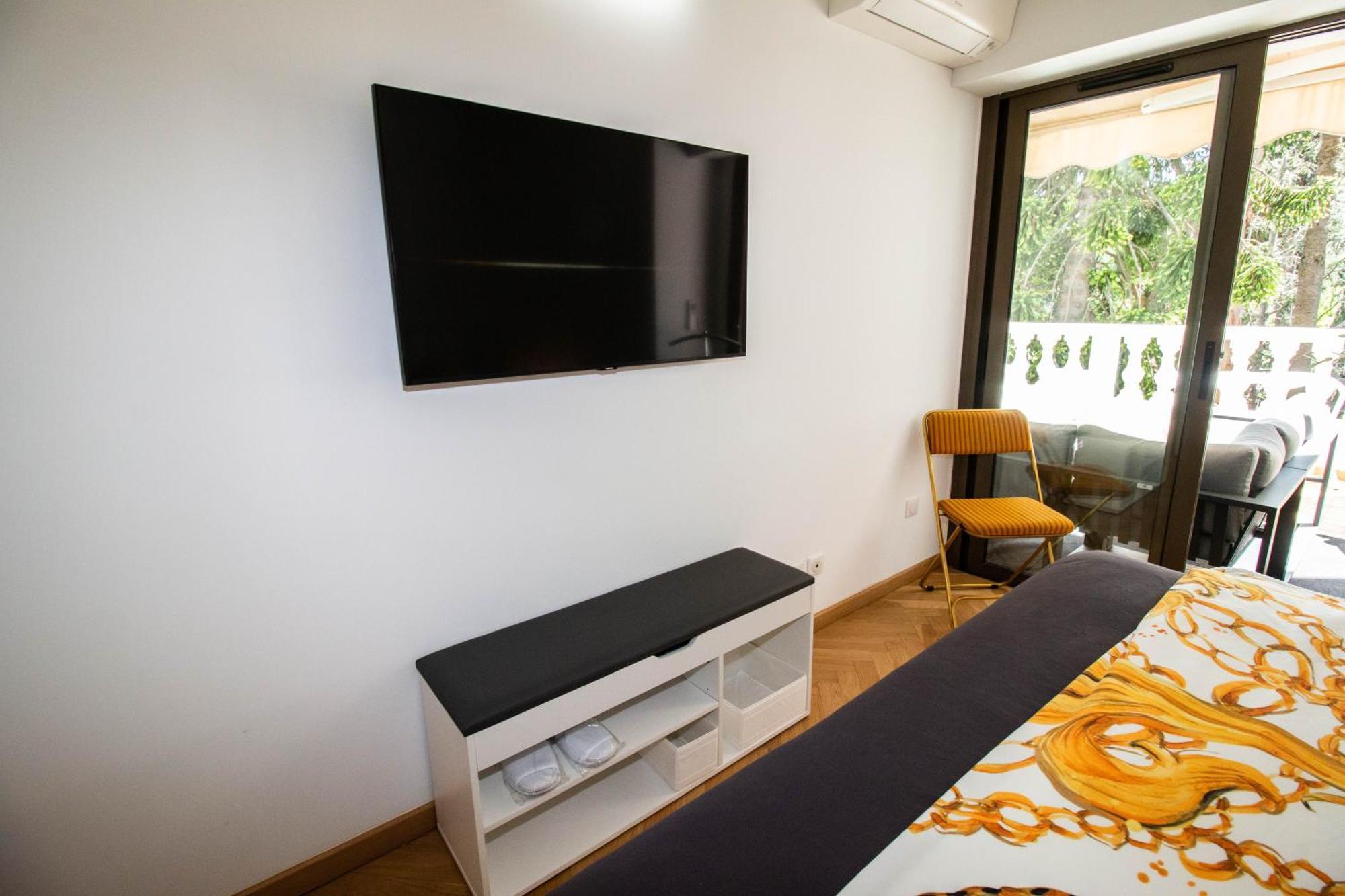 Calme Absolu, Elegant Et Arbore Avec Piscine Cannes