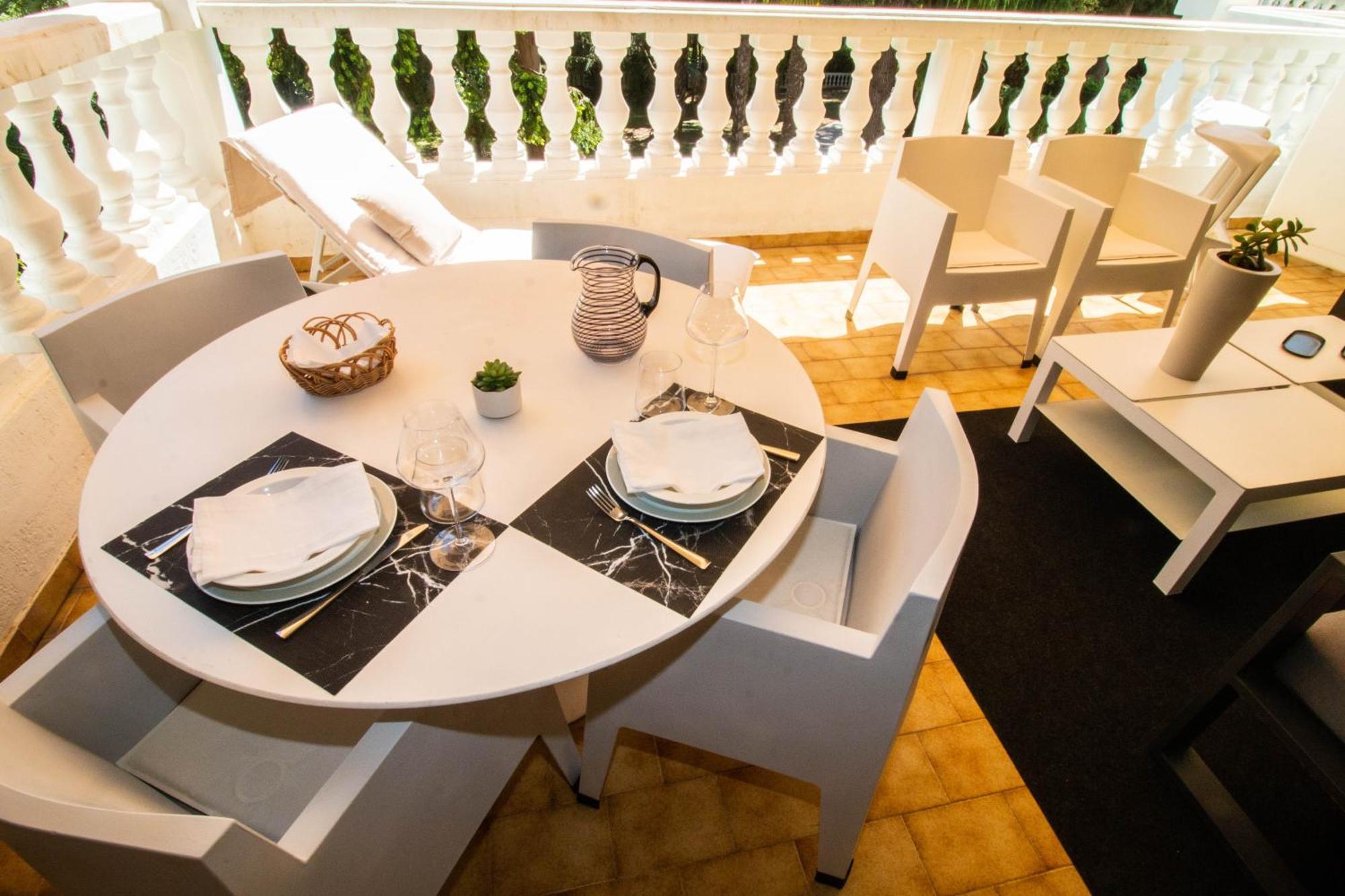 Calme Absolu, Elegant Et Arbore Avec Piscine Appartement