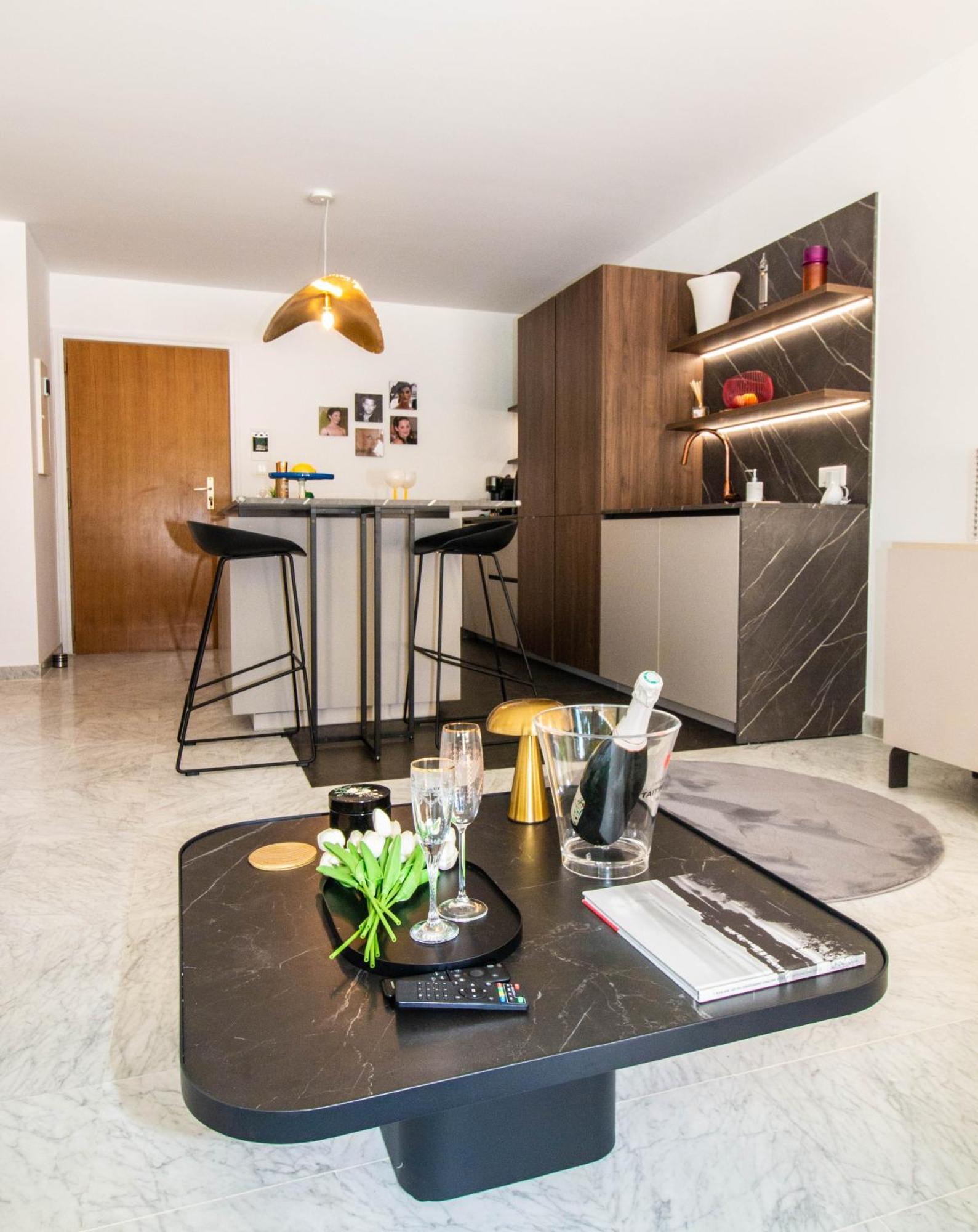 Appartement Calme Absolu, Elegant Et Arbore Avec Piscine