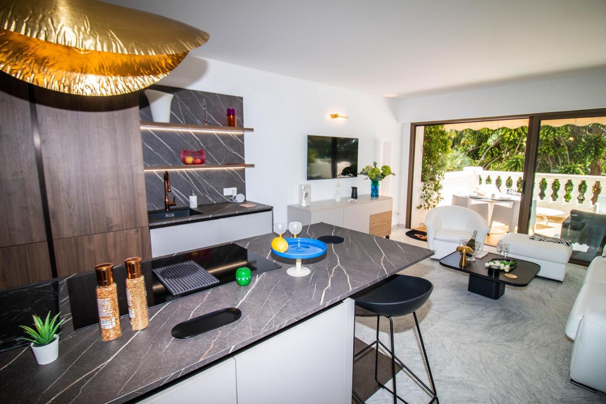 Appartement Calme Absolu, Elegant Et Arbore Avec Piscine *