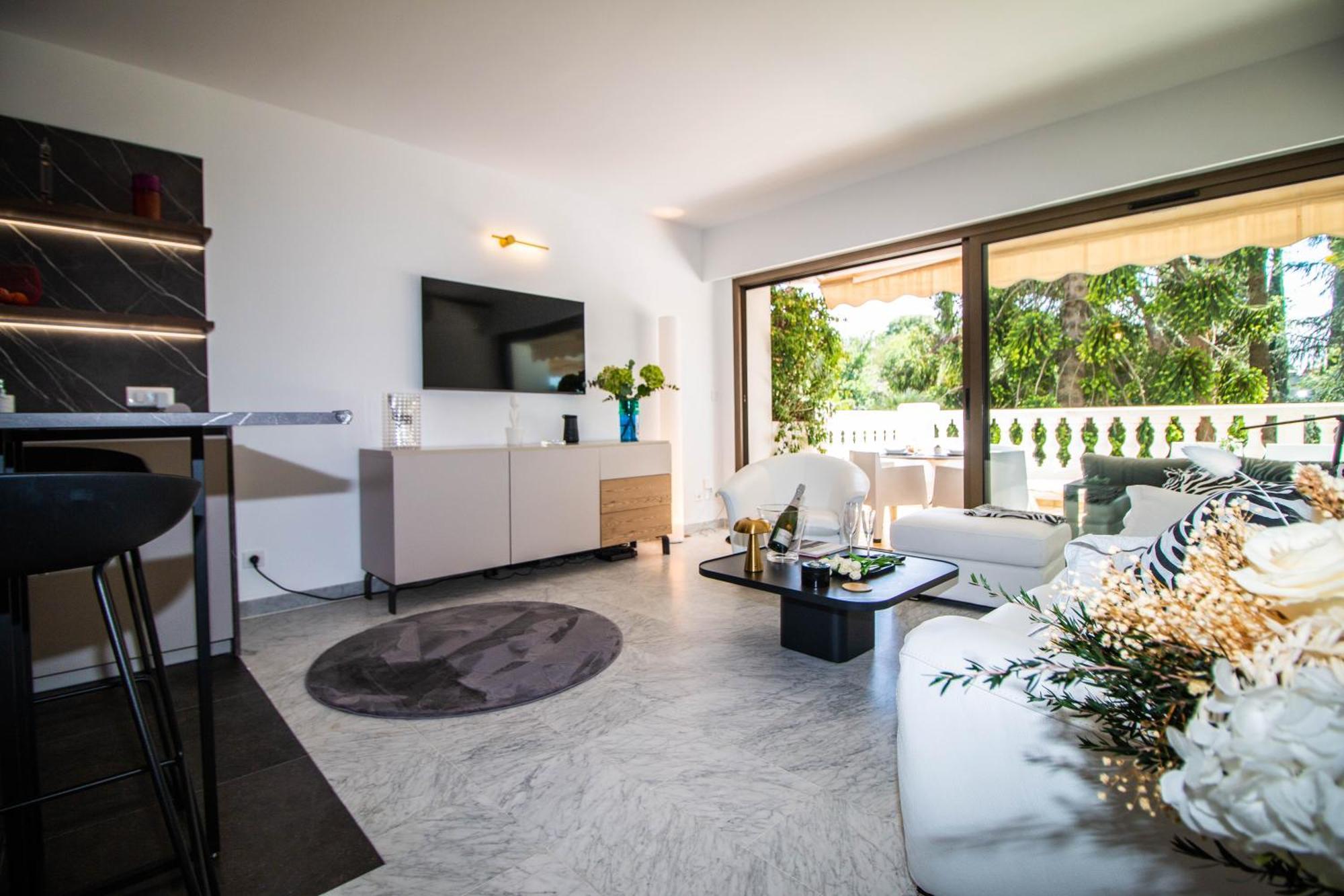 Appartement Calme Absolu, Elegant Et Arbore Avec Piscine Cannes