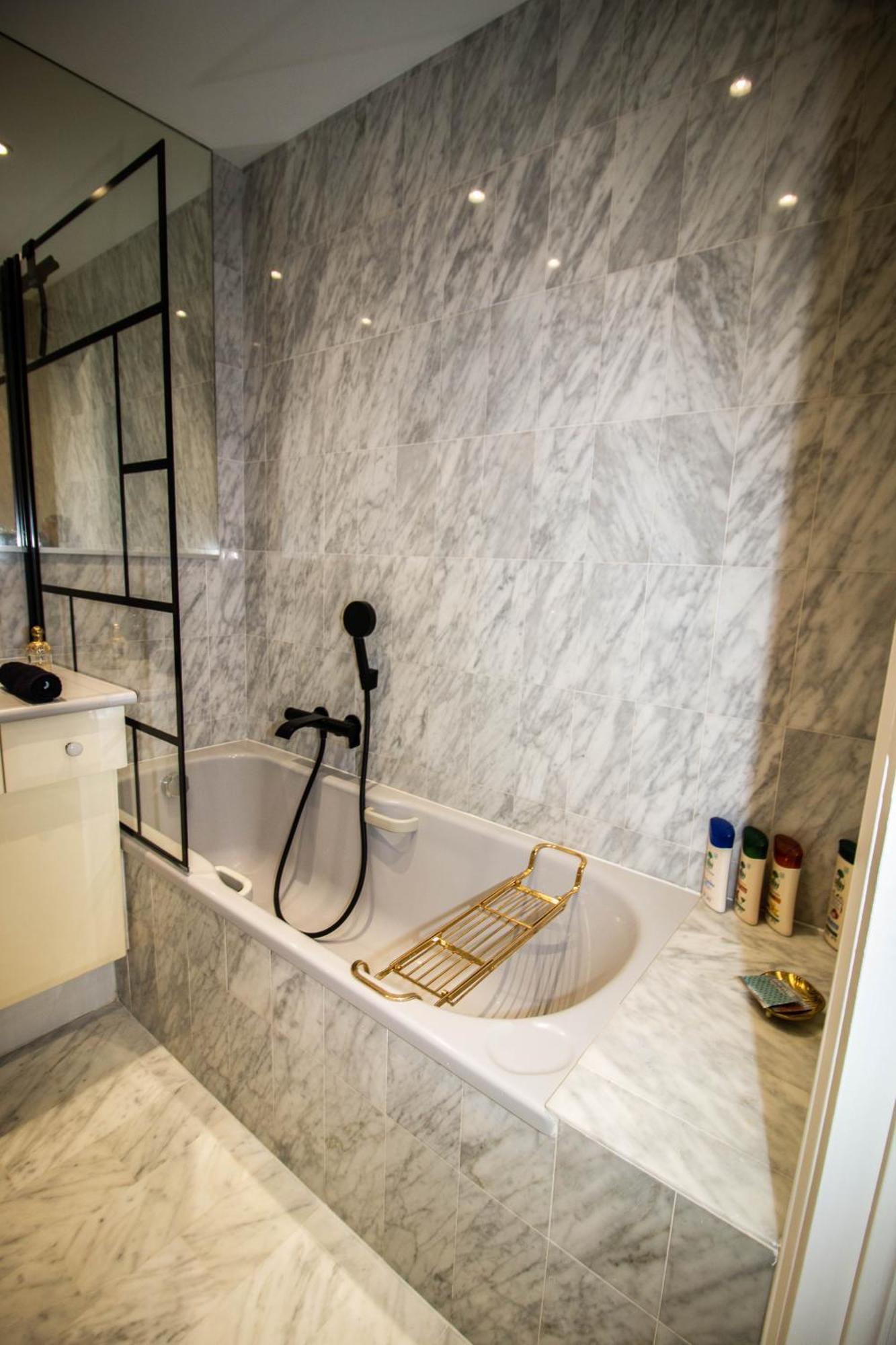 Calme Absolu, Elegant Et Arbore Avec Piscine *