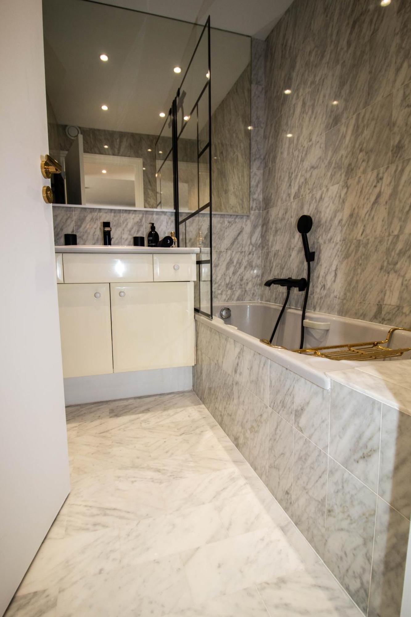 Calme Absolu, Elegant Et Arbore Avec Piscine Appartement *