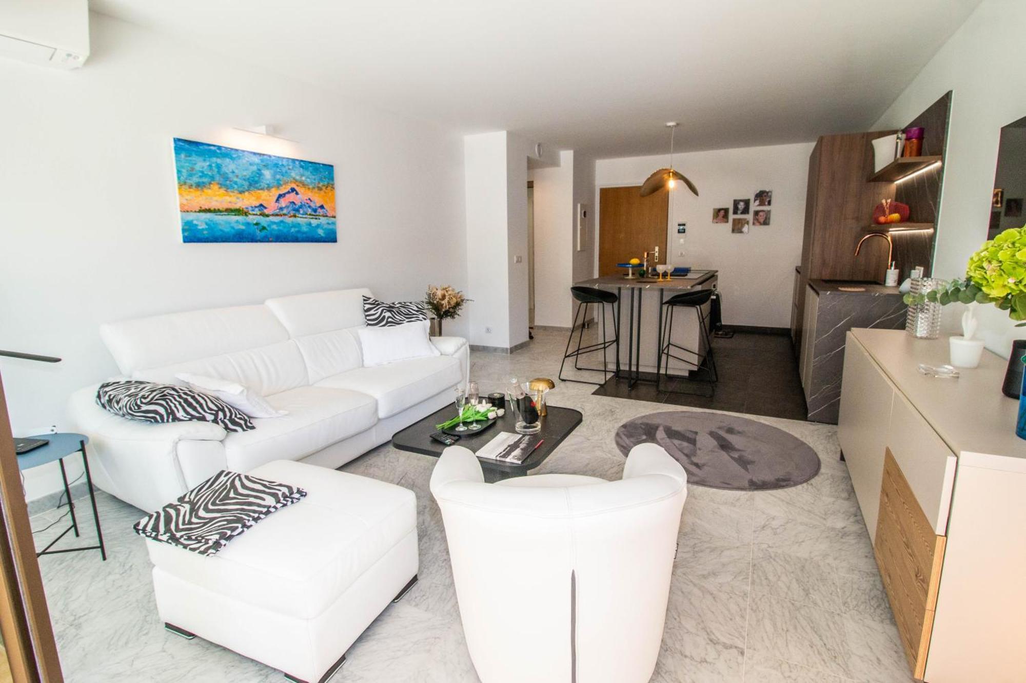 Calme Absolu, Elegant Et Arbore Avec Piscine Appartement Cannes