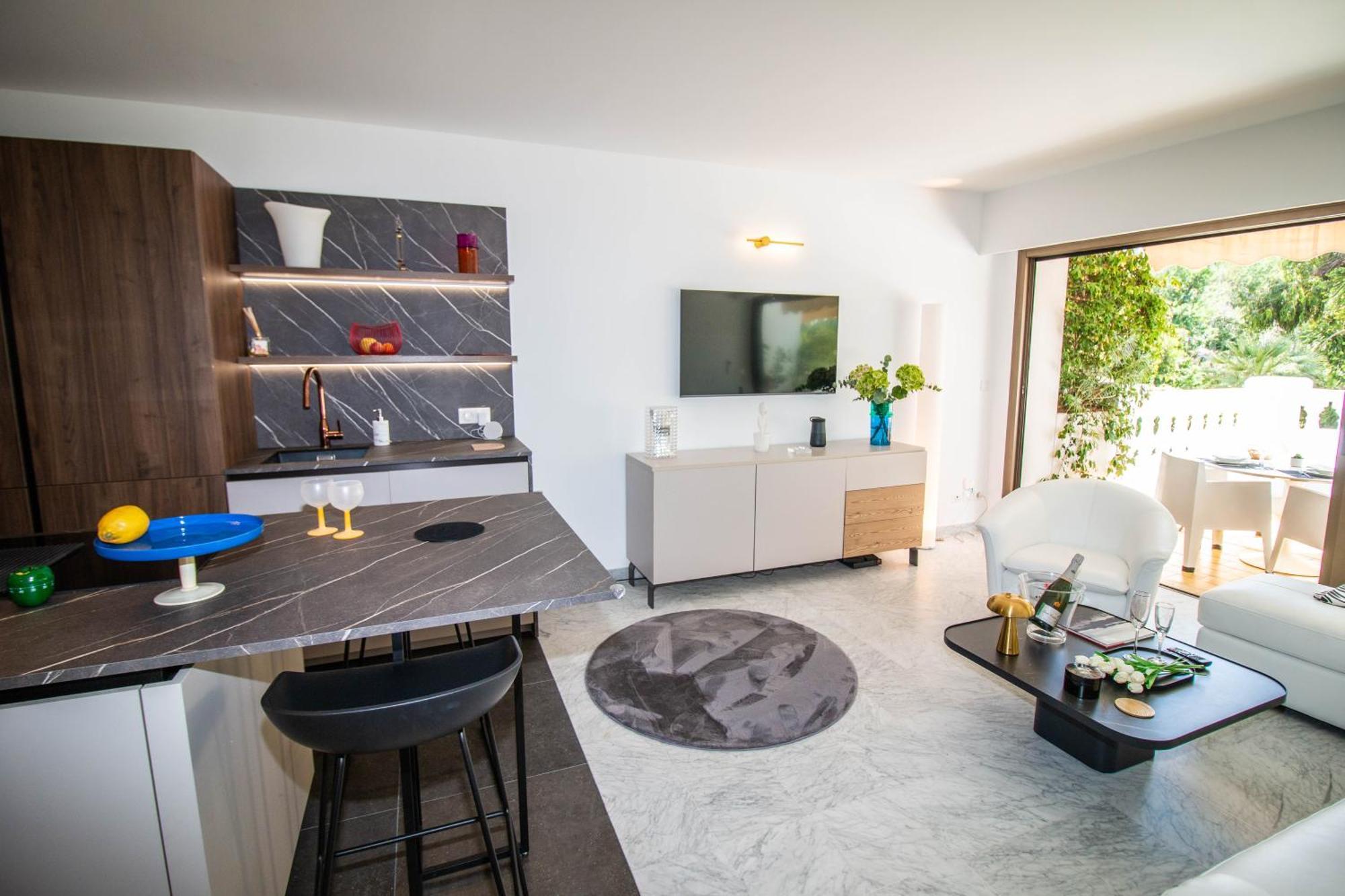Appartement Calme Absolu, Elegant Et Arbore Avec Piscine Cannes