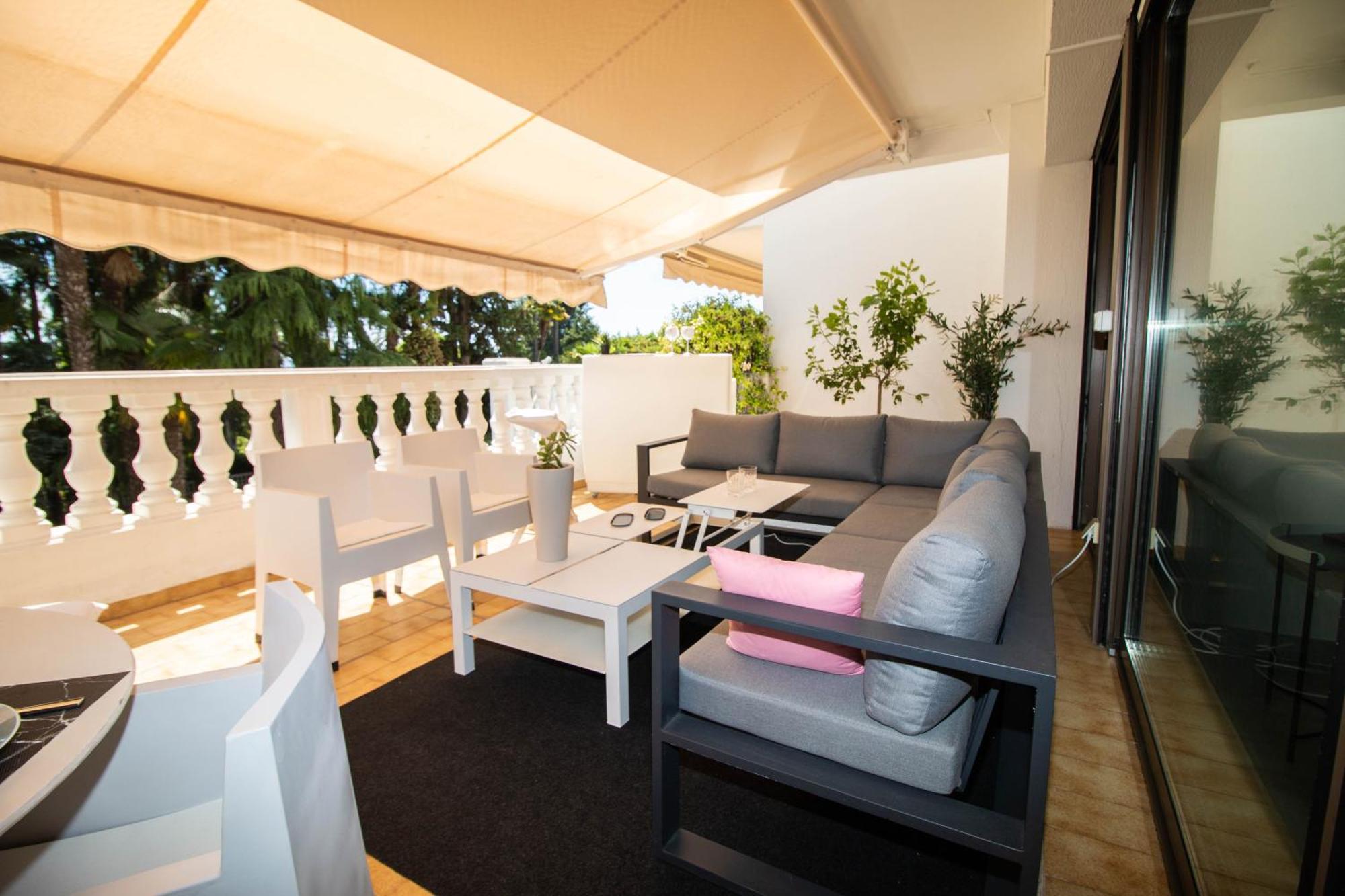 Calme Absolu, Elegant Et Arbore Avec Piscine Cannes
