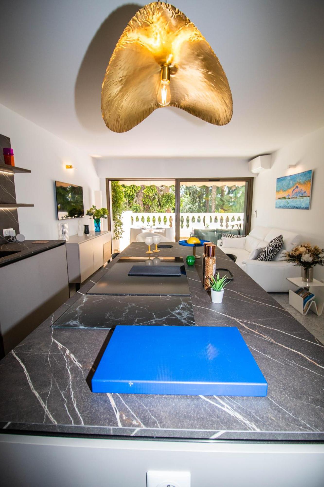 Calme Absolu, Elegant Et Arbore Avec Piscine Appartement