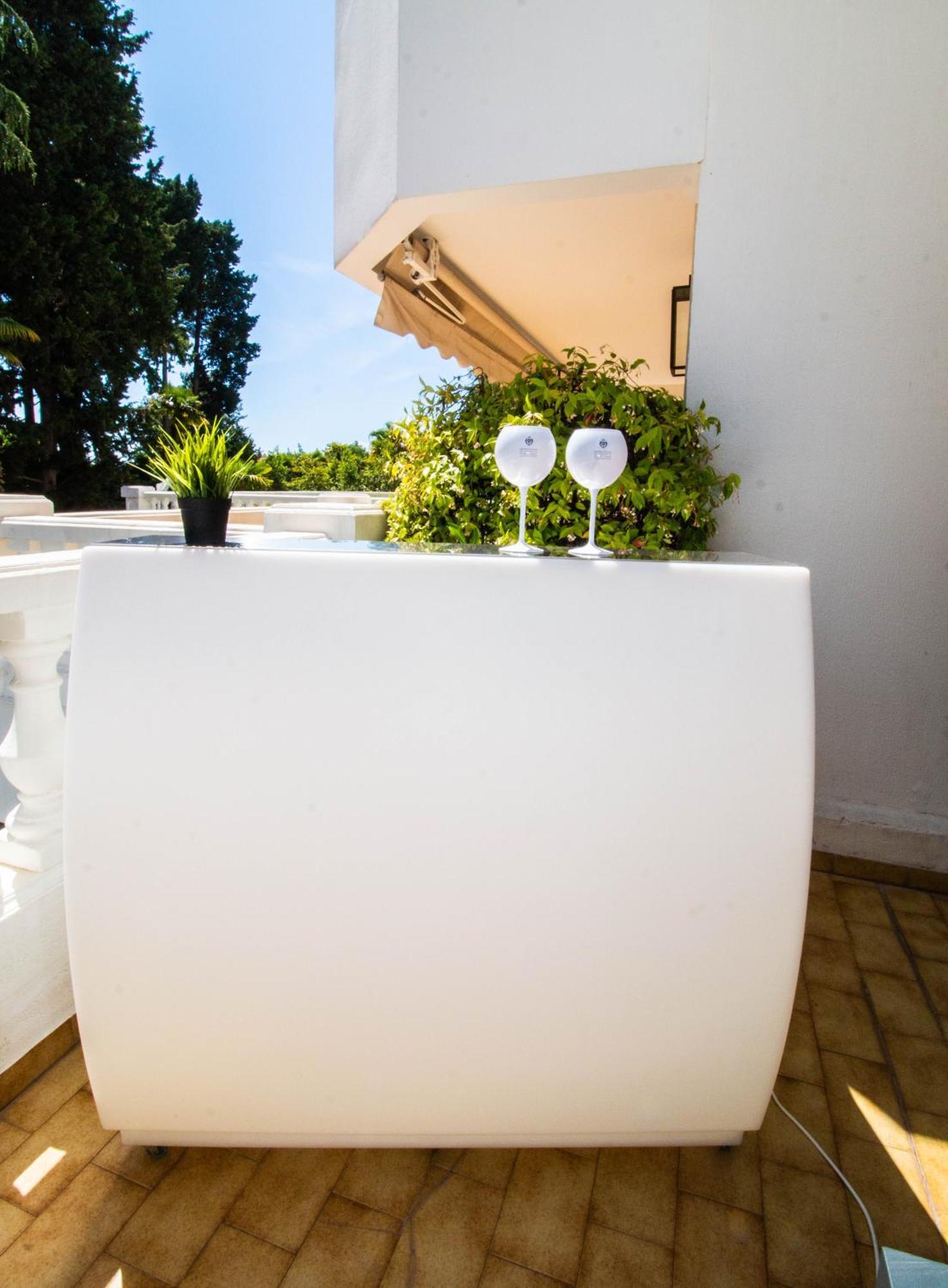 Appartement Calme Absolu, Elegant Et Arbore Avec Piscine