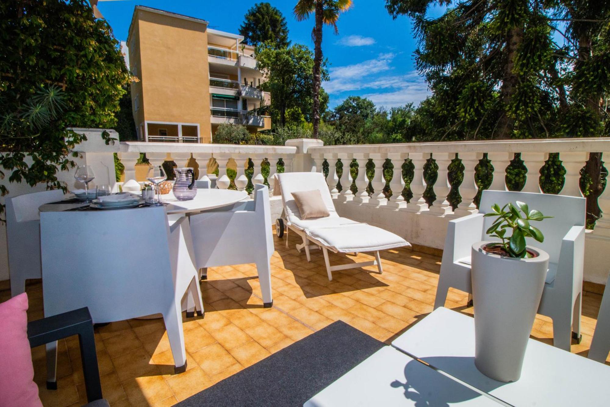 Appartement Calme Absolu, Elegant Et Arbore Avec Piscine