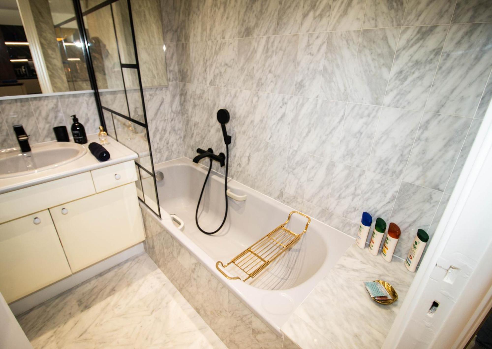 Appartement Calme Absolu, Elegant Et Arbore Avec Piscine *