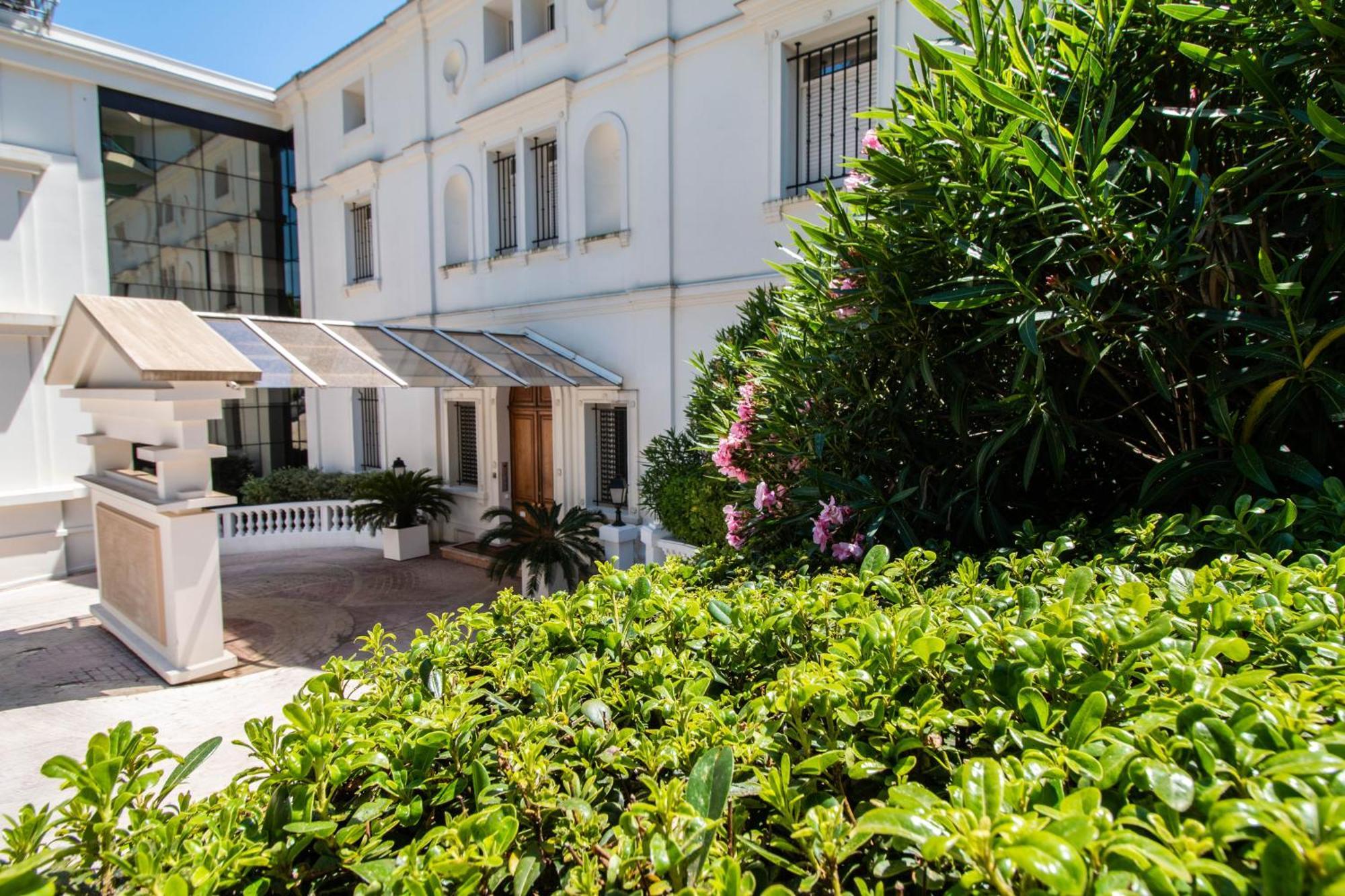 Calme Absolu, Elegant Et Arbore Avec Piscine Appartement Cannes