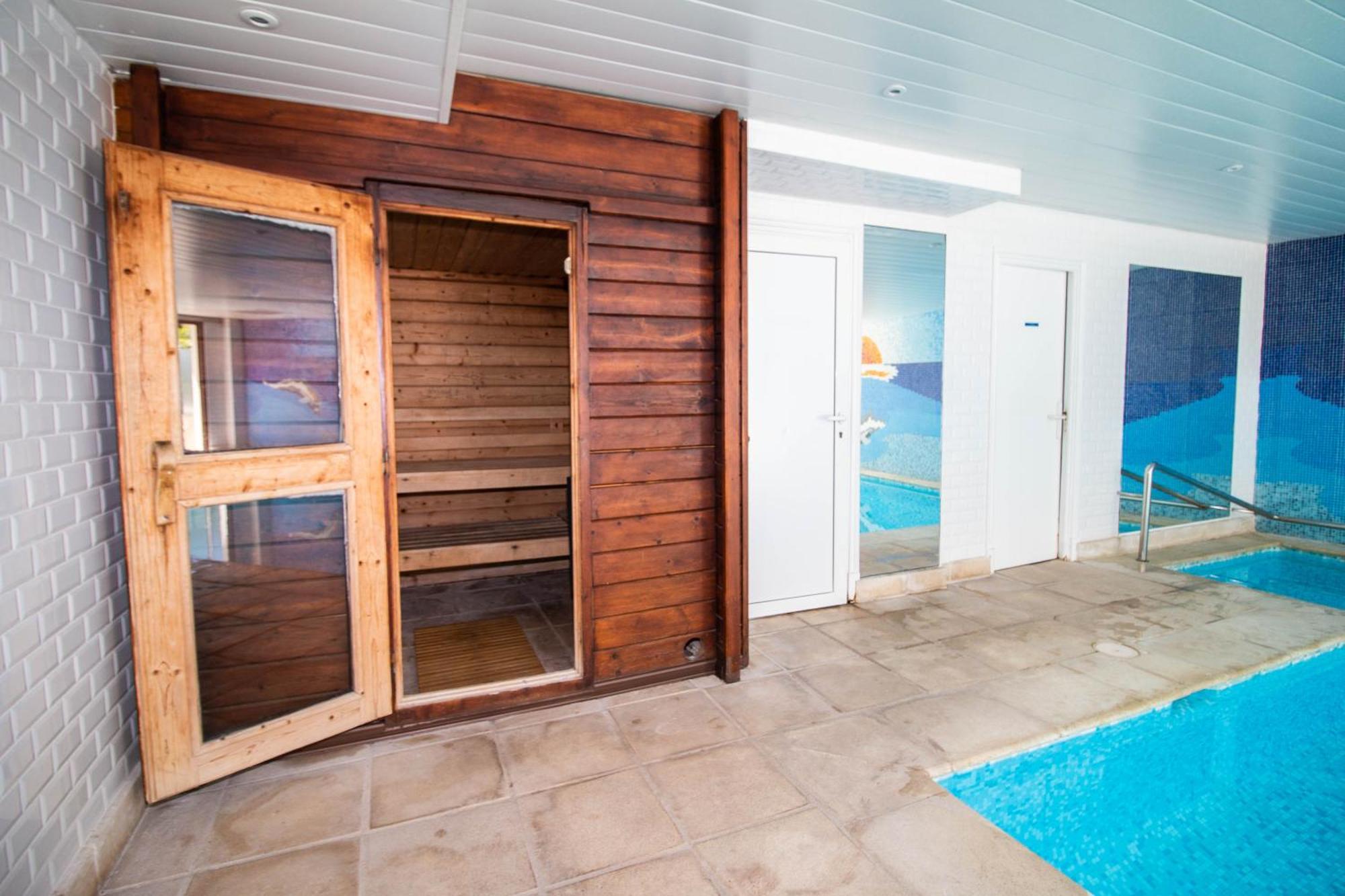 Calme Absolu, Elegant Et Arbore Avec Piscine Cannes